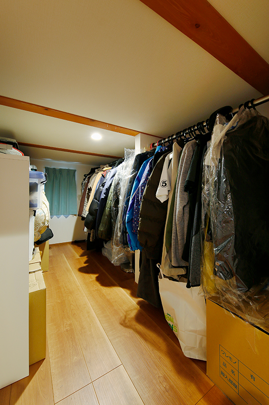 写真：夫婦それぞれの専用大型収納